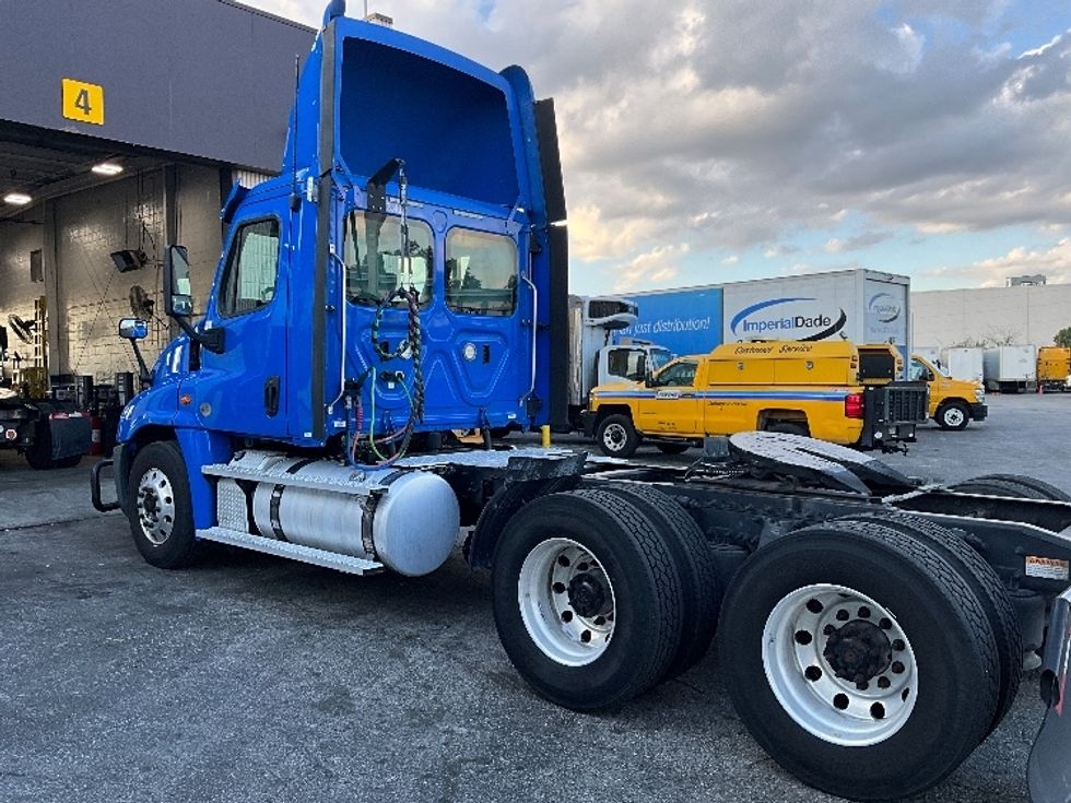 Day Cab Tractor-Heavy Duty Tractors-Freightliner-2020-Cascadia 12564ST-Ocala-FL-465,699\n\t\tmiles-$ 48,000 - Image 5