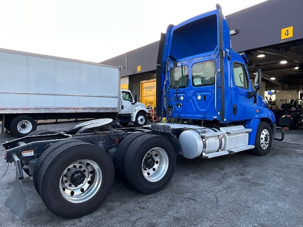 Day Cab Tractor-Heavy Duty Tractors-Freightliner-2020-Cascadia 12564ST-Ocala-FL-465,699\n\t\tmiles-$ 48,000 - Image 7