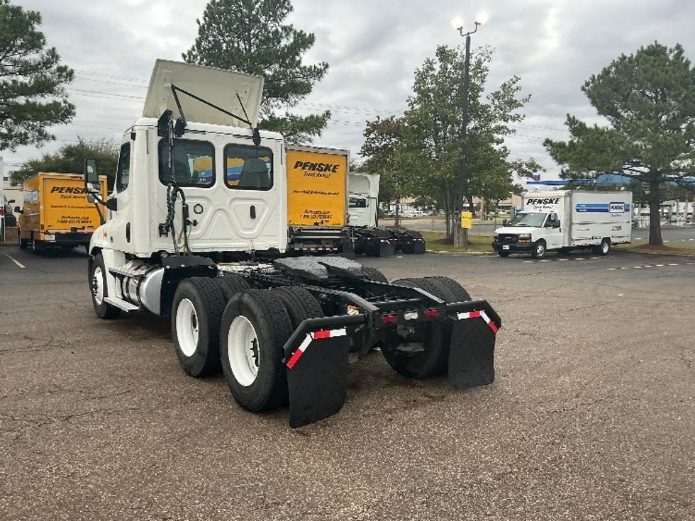 Day Cab Tractor-Heavy Duty Tractors-Freightliner-2020-Cascadia 12564ST-Olive Branch-MS-135,352\n\t\tmiles-$ 59,000 - Image 5