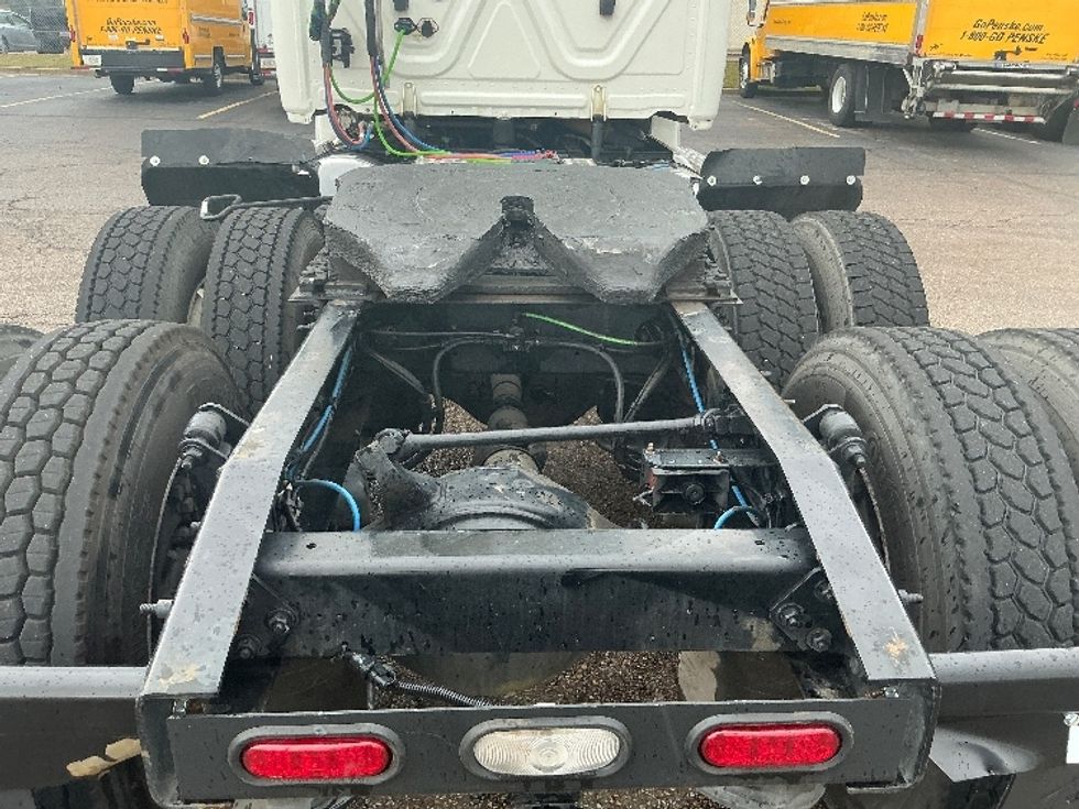 Day Cab Tractor-Heavy Duty Tractors-Freightliner-2020-Cascadia 12564ST-Olive Branch-MS-135,352\n\t\tmiles-$ 59,000 - Image 6