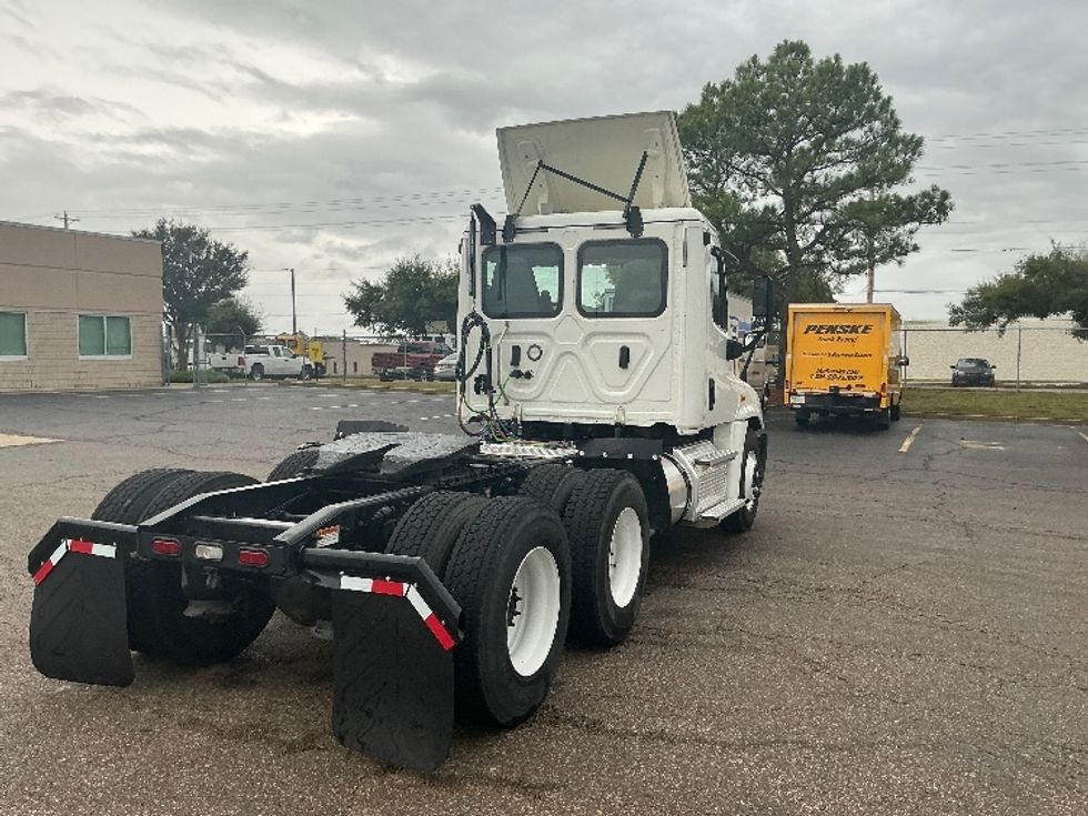 Day Cab Tractor-Heavy Duty Tractors-Freightliner-2020-Cascadia 12564ST-Olive Branch-MS-135,352\n\t\tmiles-$ 59,000 - Image 7