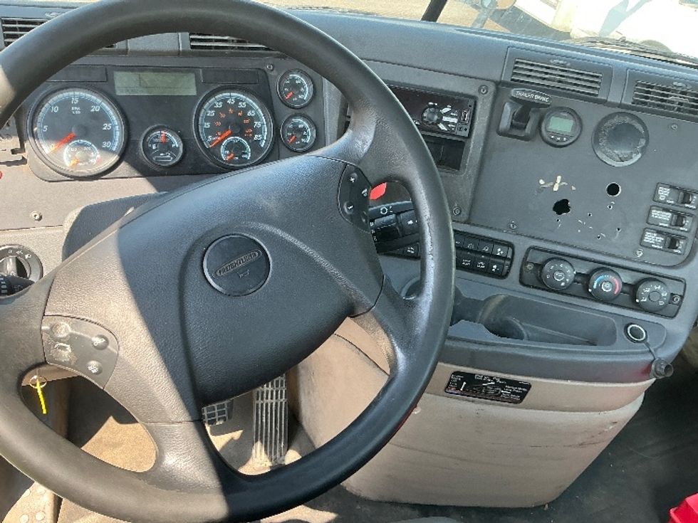 Day Cab Tractor-Heavy Duty Tractors-Freightliner-2020-Cascadia 12564ST-Olive Branch-MS-317,896\n\t\tmiles-$ 56,250 - Image 11