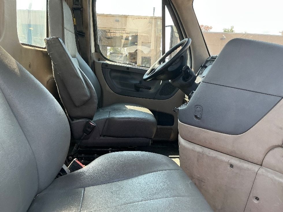 Day Cab Tractor-Heavy Duty Tractors-Freightliner-2020-Cascadia 12564ST-Olive Branch-MS-317,896\n\t\tmiles-$ 56,250 - Image 14