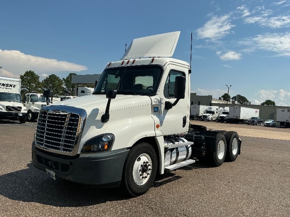 2020 Freightliner Cascadia 125" Sleeper Cab photo 3