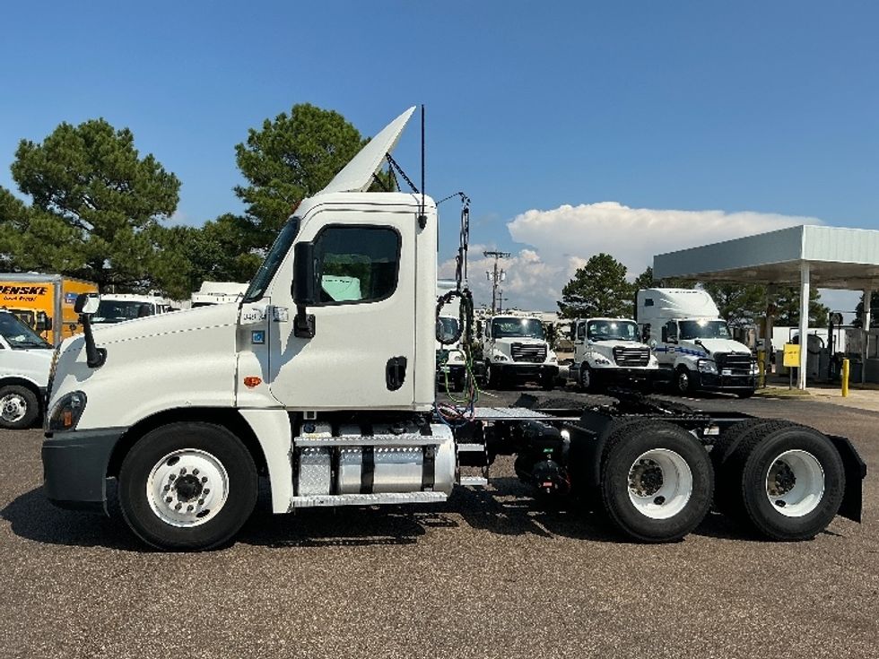 2020 Freightliner Cascadia 125" Sleeper Cab photo 4