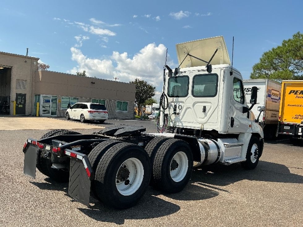 Day Cab Tractor-Heavy Duty Tractors-Freightliner-2020-Cascadia 12564ST-Olive Branch-MS-317,896\n\t\tmiles-$ 56,250 - Image 7