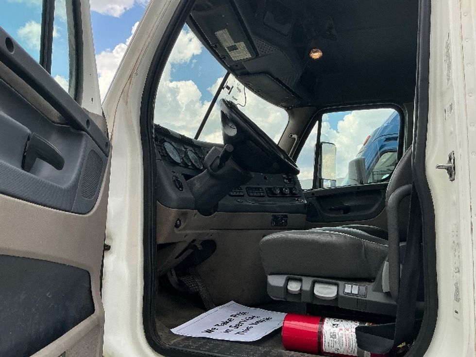 Day Cab Tractor-Heavy Duty Tractors-Freightliner-2020-Cascadia 12564ST-Olive Branch-MS-317,896\n\t\tmiles-$ 56,250 - Image 9