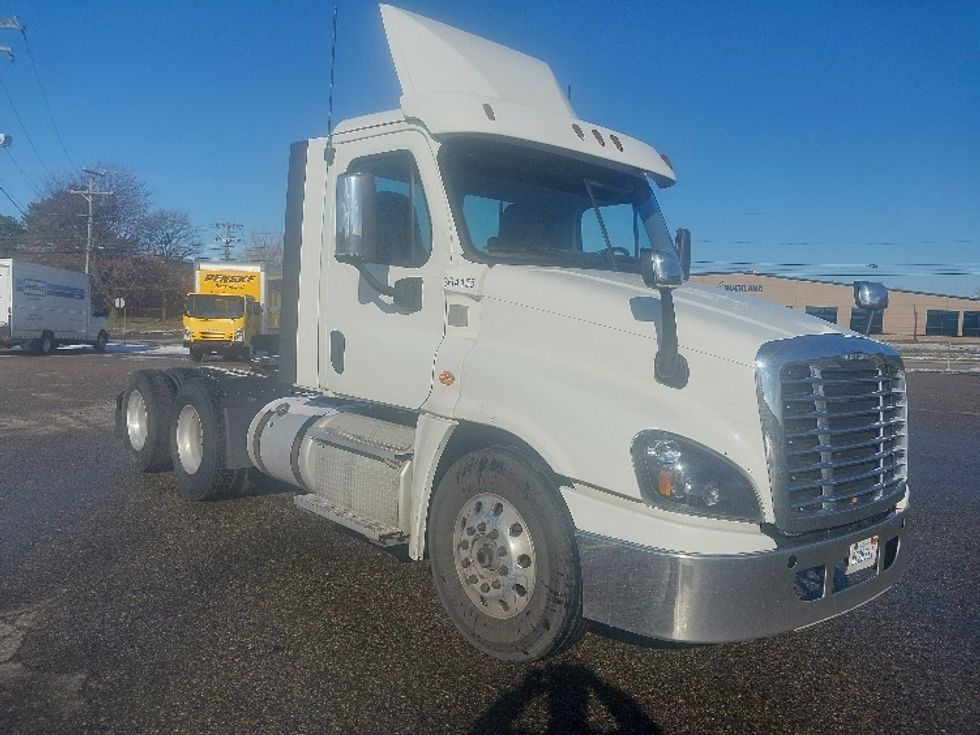 Day Cab Tractor-Heavy Duty Tractors-Freightliner-2020-Cascadia 12564ST-Port Huron-MI-334,370\n\t\tmiles-$ 43,000 - Image 1