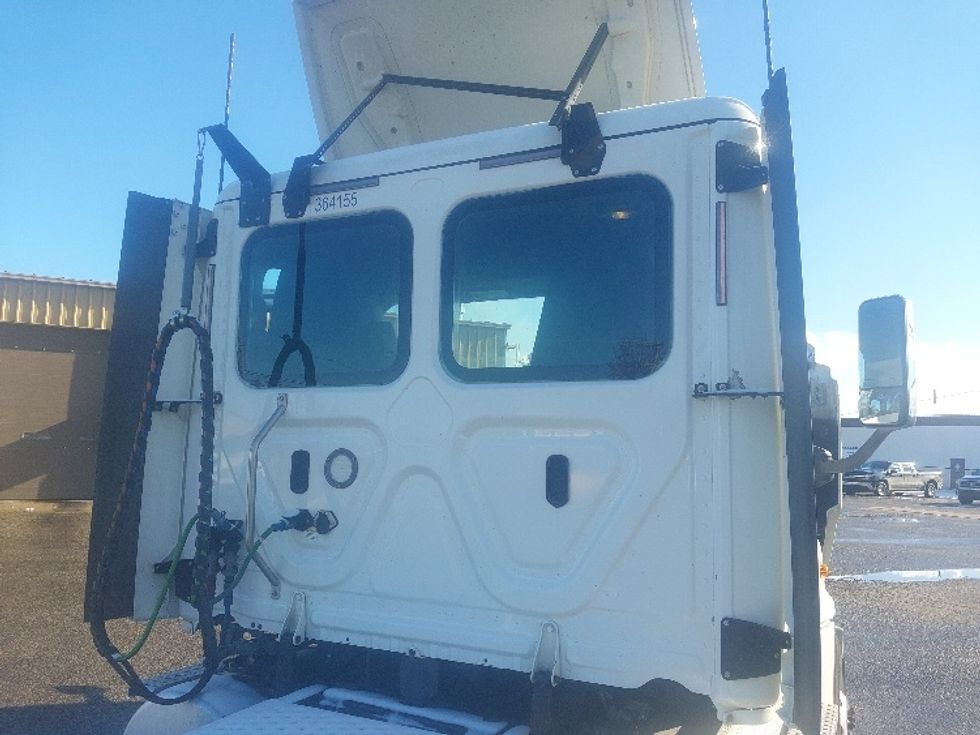 Day Cab Tractor-Heavy Duty Tractors-Freightliner-2020-Cascadia 12564ST-Port Huron-MI-334,370\n\t\tmiles-$ 43,000 - Image 17