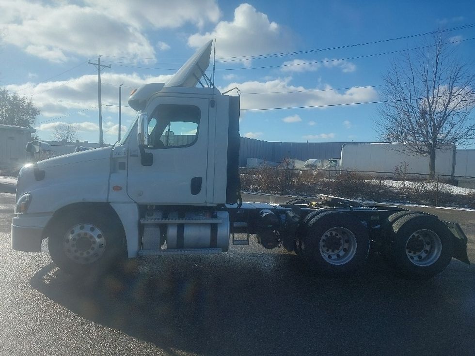 Day Cab Tractor-Heavy Duty Tractors-Freightliner-2020-Cascadia 12564ST-Port Huron-MI-334,370\n\t\tmiles-$ 43,000 - Image 4