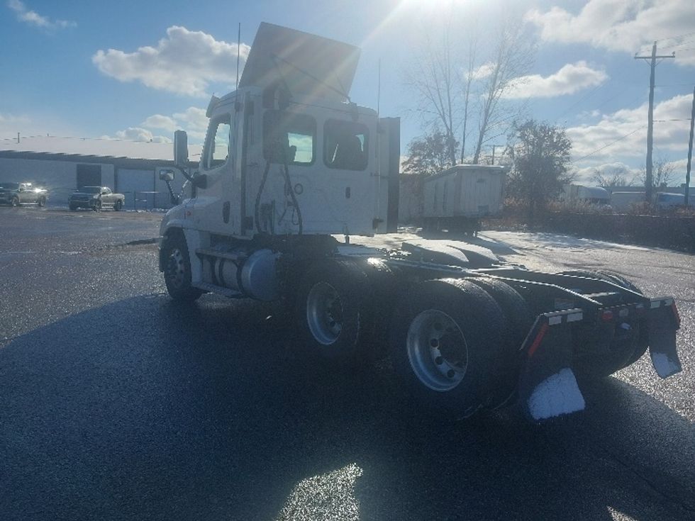 Day Cab Tractor-Heavy Duty Tractors-Freightliner-2020-Cascadia 12564ST-Port Huron-MI-334,370\n\t\tmiles-$ 43,000 - Image 5