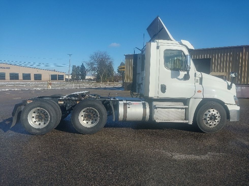 Day Cab Tractor-Heavy Duty Tractors-Freightliner-2020-Cascadia 12564ST-Port Huron-MI-334,370\n\t\tmiles-$ 43,000 - Image 8