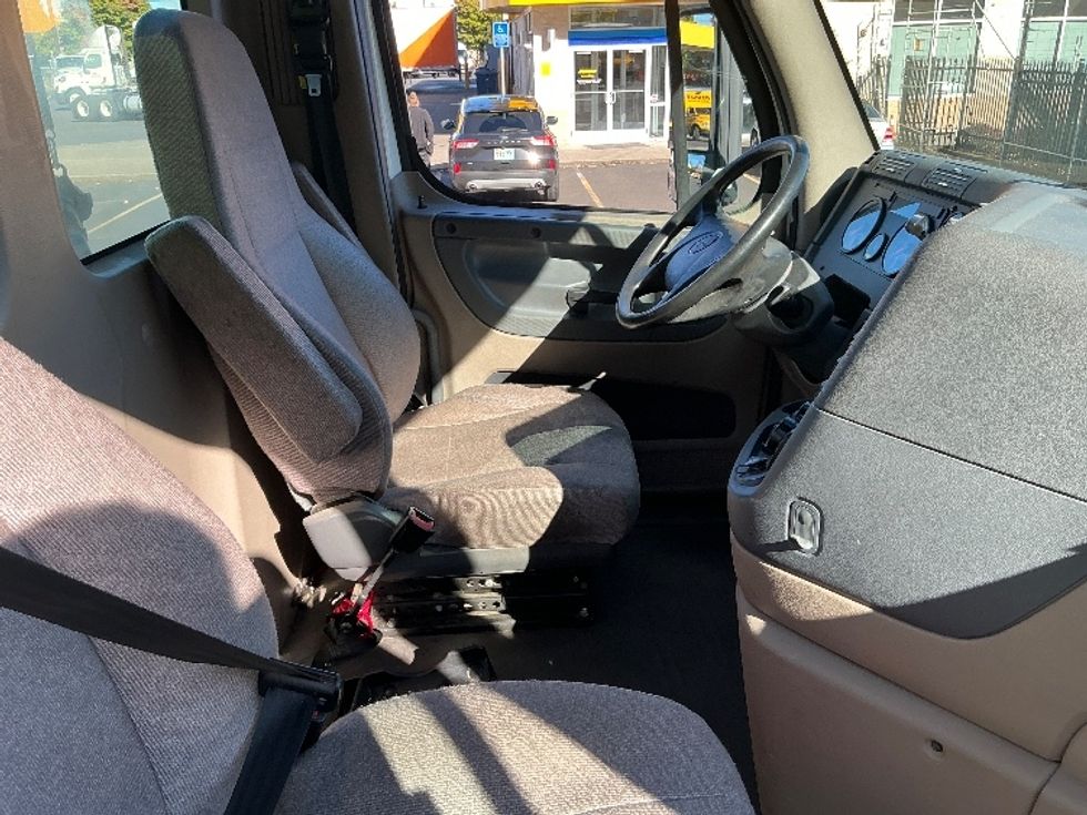 Day Cab Tractor-Heavy Duty Tractors-Freightliner-2020-Cascadia 12564ST-Portland-OR-281,868\n\t\tmiles-$ 53,250 - Image 14