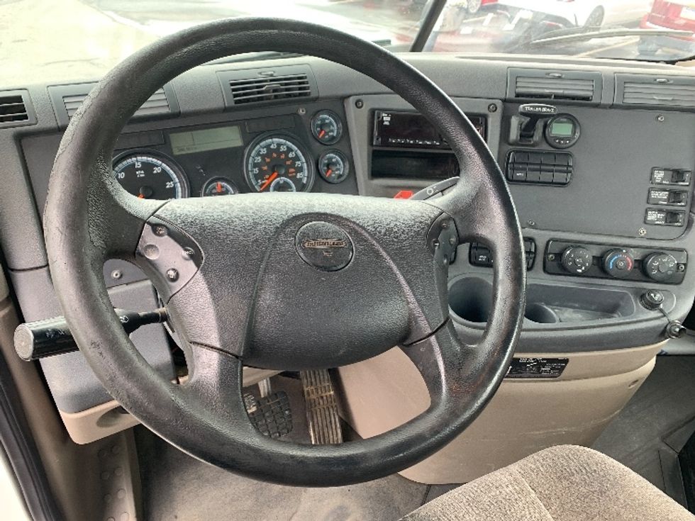 Day Cab Tractor-Heavy Duty Tractors-Freightliner-2020-Cascadia 12564ST-Pottsville-PA-390,102\n\t\tmiles-$ 42,750 - Image 11