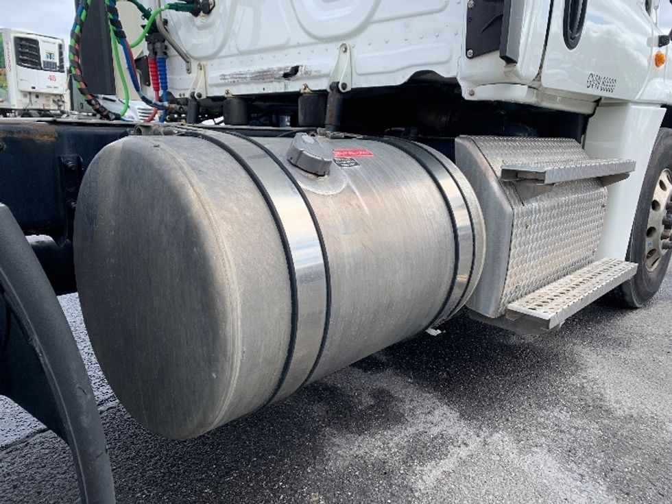 Day Cab Tractor-Heavy Duty Tractors-Freightliner-2020-Cascadia 12564ST-Pottsville-PA-390,102\n\t\tmiles-$ 42,750 - Image 18