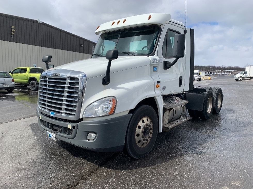 Day Cab Tractor-Heavy Duty Tractors-Freightliner-2020-Cascadia 12564ST-Pottsville-PA-390,102\n\t\tmiles-$ 42,750 - Image 3