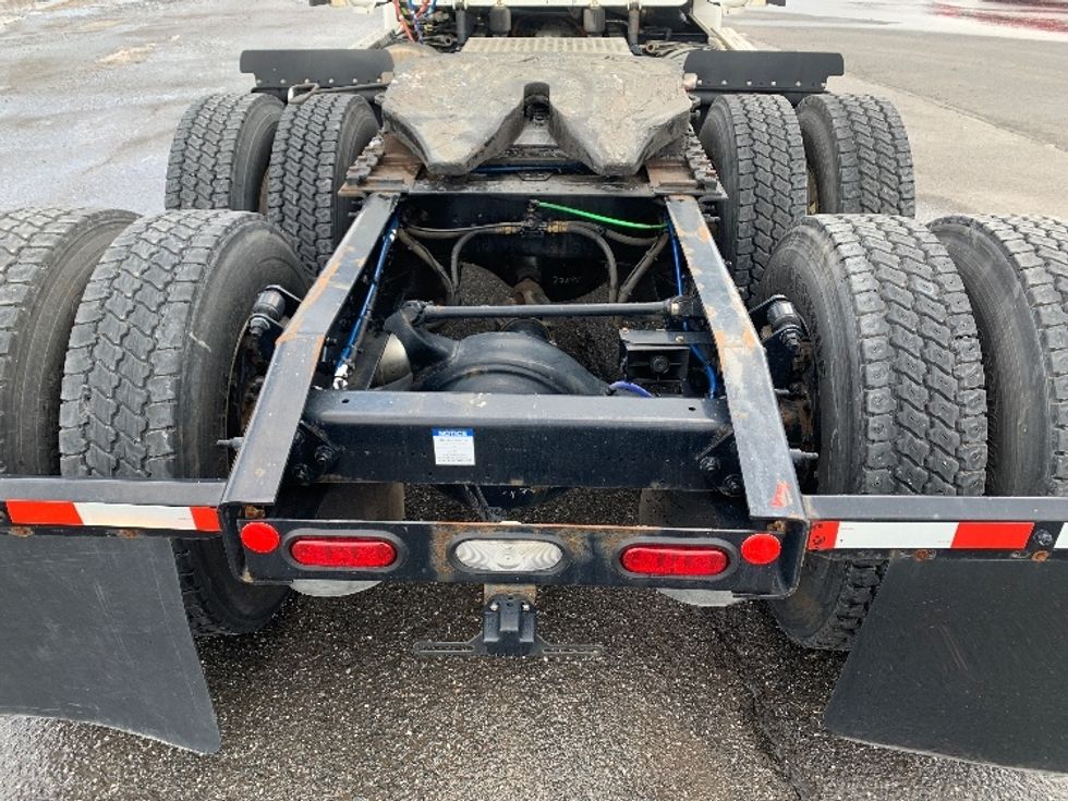 Day Cab Tractor-Heavy Duty Tractors-Freightliner-2020-Cascadia 12564ST-Pottsville-PA-390,102\n\t\tmiles-$ 42,750 - Image 6