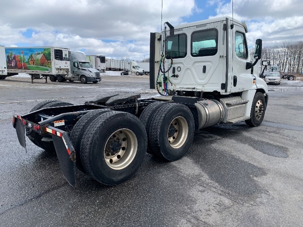 Day Cab Tractor-Heavy Duty Tractors-Freightliner-2020-Cascadia 12564ST-Pottsville-PA-390,102\n\t\tmiles-$ 42,750 - Image 7