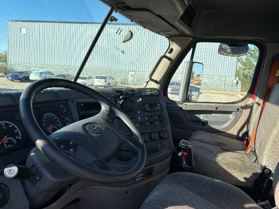 Day Cab Tractor-Heavy Duty Tractors-Freightliner-2020-Cascadia 12564ST-Saginaw-MI-485,881\n\t\tmiles-$ 45,500 - Image 10