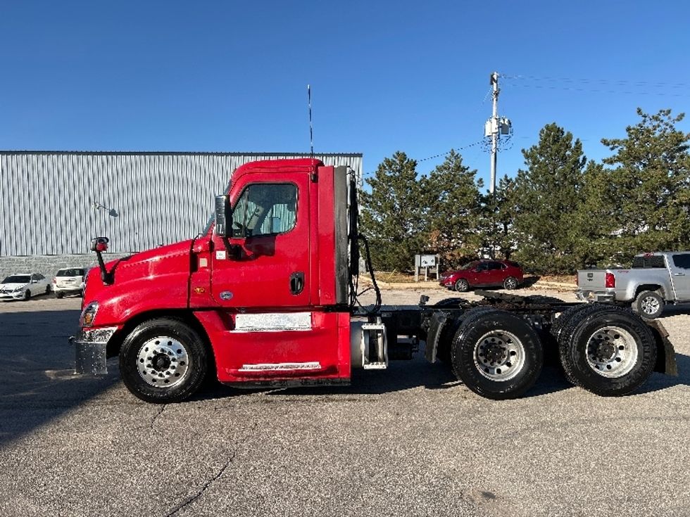 Day Cab Tractor-Heavy Duty Tractors-Freightliner-2020-Cascadia 12564ST-Saginaw-MI-485,881\n\t\tmiles-$ 45,500 - Image 4