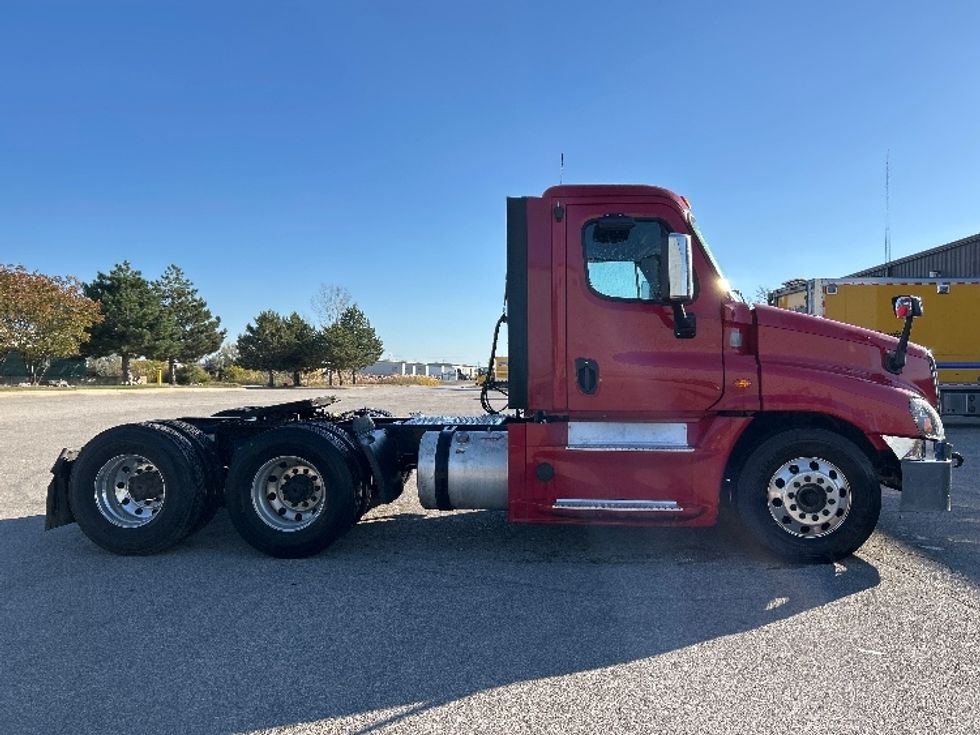 Day Cab Tractor-Heavy Duty Tractors-Freightliner-2020-Cascadia 12564ST-Saginaw-MI-485,881\n\t\tmiles-$ 45,500 - Image 8