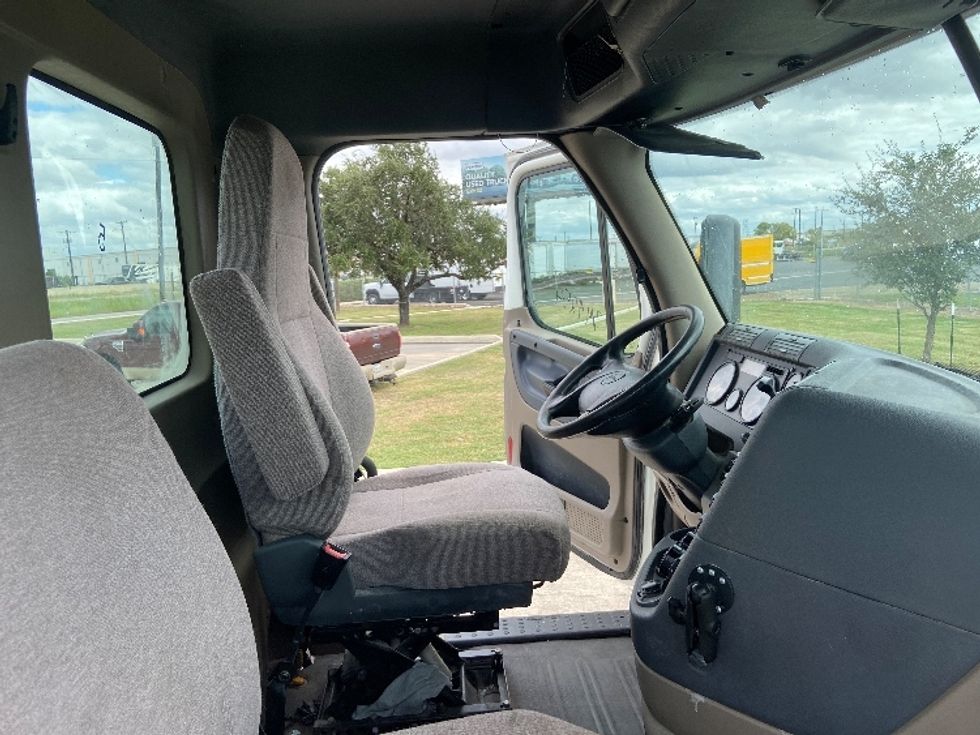 Day Cab Tractor-Heavy Duty Tractors-Freightliner-2020-Cascadia 12564ST-San Antonio-TX-346,529\n\t\tmiles-$ 50,250 - Image 14