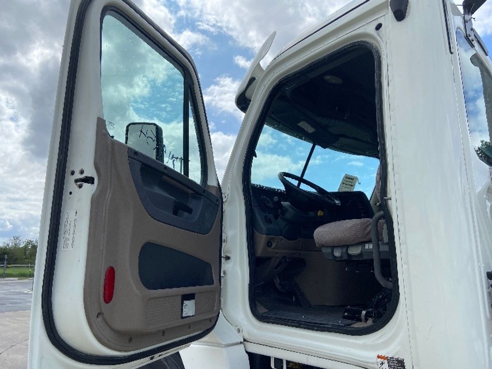 Day Cab Tractor-Heavy Duty Tractors-Freightliner-2020-Cascadia 12564ST-San Antonio-TX-346,529\n\t\tmiles-$ 50,250 - Image 9