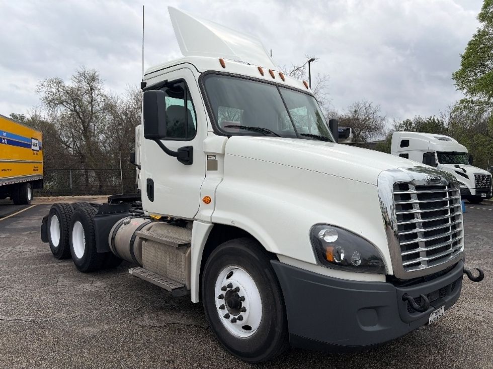 Day Cab Tractor-Heavy Duty Tractors-Freightliner-2020-Cascadia 12564ST-San Antonio-TX-359,823\n\t\tmiles-$ 47,750 - Image 1