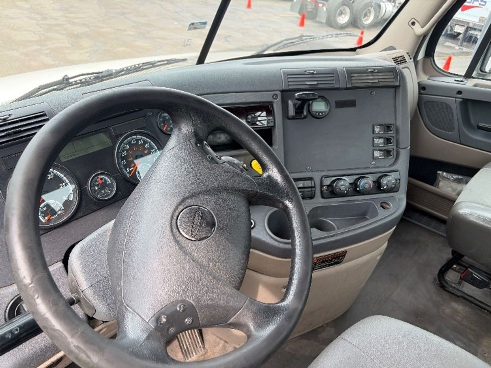 Day Cab Tractor-Heavy Duty Tractors-Freightliner-2020-Cascadia 12564ST-San Antonio-TX-359,823\n\t\tmiles-$ 47,750 - Image 10