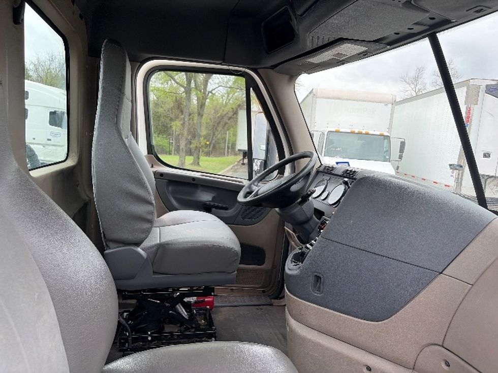 Day Cab Tractor-Heavy Duty Tractors-Freightliner-2020-Cascadia 12564ST-San Antonio-TX-359,823\n\t\tmiles-$ 47,750 - Image 14