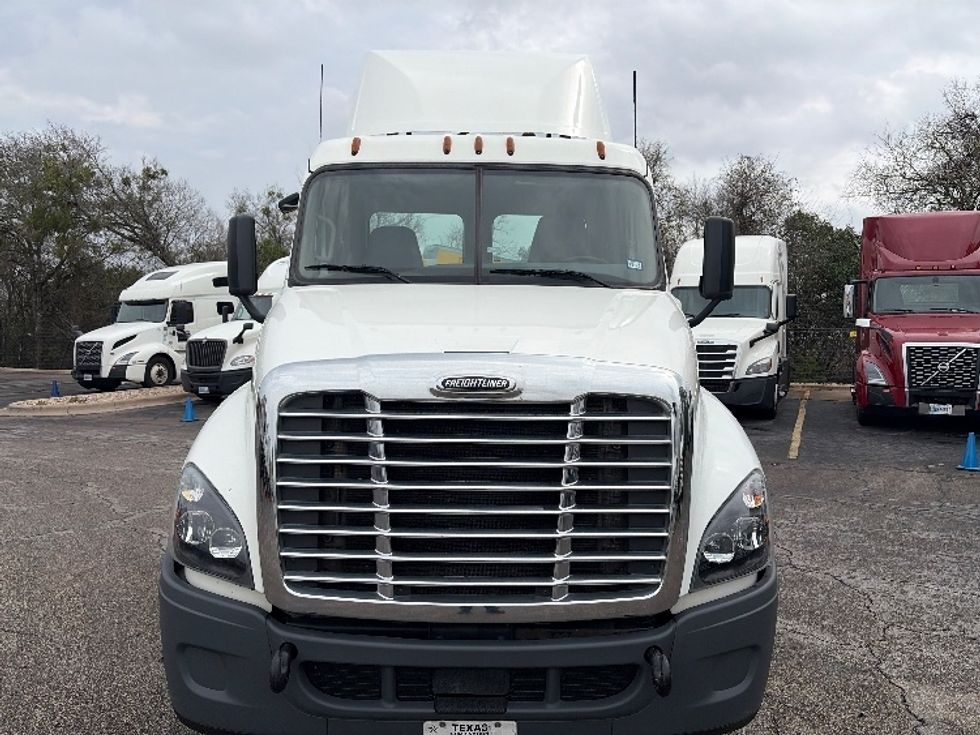 Day Cab Tractor-Heavy Duty Tractors-Freightliner-2020-Cascadia 12564ST-San Antonio-TX-359,823\n\t\tmiles-$ 47,750 - Image 2