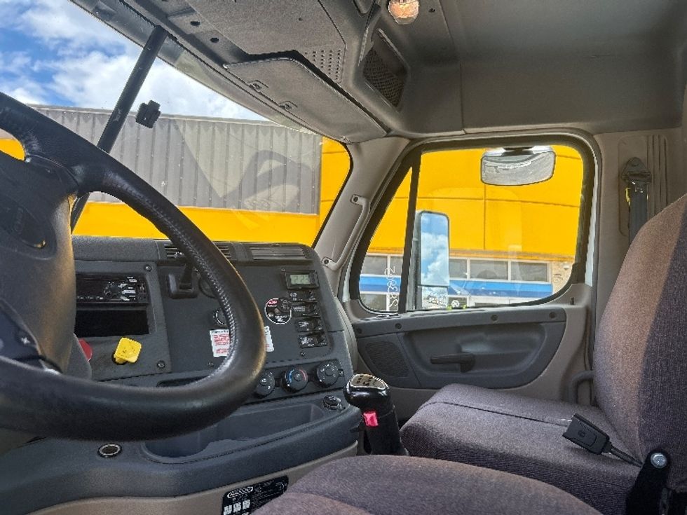 Day Cab Tractor-Heavy Duty Tractors-Freightliner-2020-Cascadia 12564ST-San Antonio-TX-372,290\n\t\tmiles-$ 51,750 - Image 10