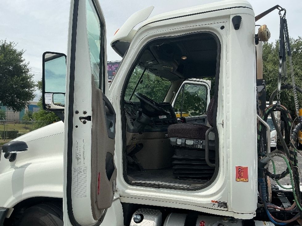 Day Cab Tractor-Heavy Duty Tractors-Freightliner-2020-Cascadia 12564ST-San Antonio-TX-385,833\n\t\tmiles-$ 51,000 - Image 10