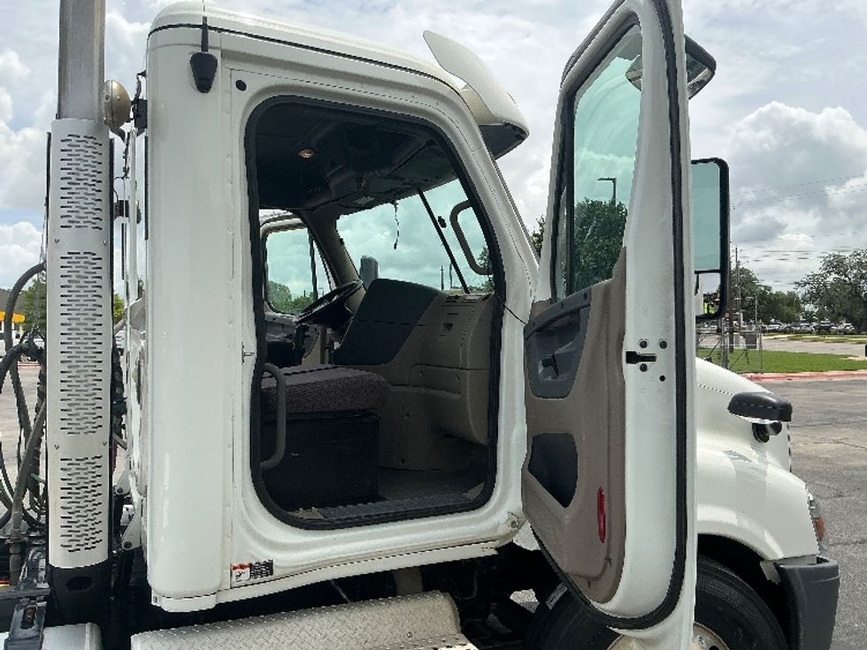 Day Cab Tractor-Heavy Duty Tractors-Freightliner-2020-Cascadia 12564ST-San Antonio-TX-385,833\n\t\tmiles-$ 51,000 - Image 12
