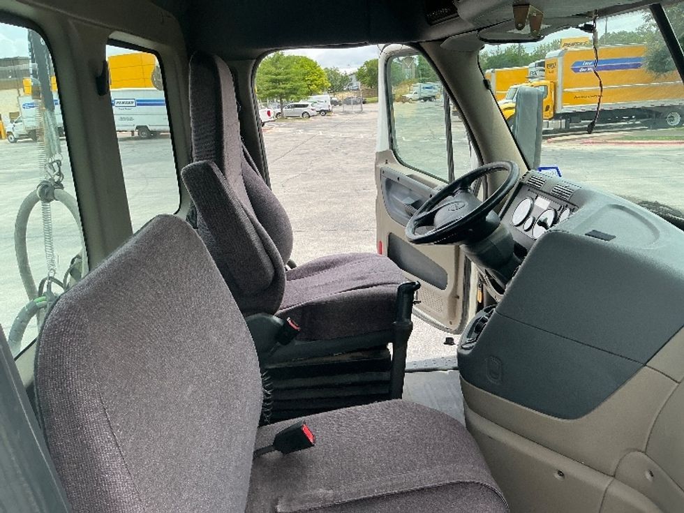Day Cab Tractor-Heavy Duty Tractors-Freightliner-2020-Cascadia 12564ST-San Antonio-TX-385,833\n\t\tmiles-$ 51,000 - Image 14