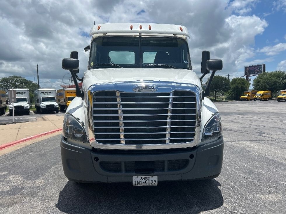 Day Cab Tractor-Heavy Duty Tractors-Freightliner-2020-Cascadia 12564ST-San Antonio-TX-385,833\n\t\tmiles-$ 51,000 - Image 2