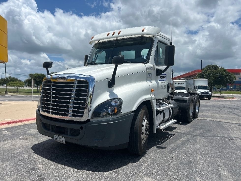 Day Cab Tractor-Heavy Duty Tractors-Freightliner-2020-Cascadia 12564ST-San Antonio-TX-385,833\n\t\tmiles-$ 51,000 - Image 3