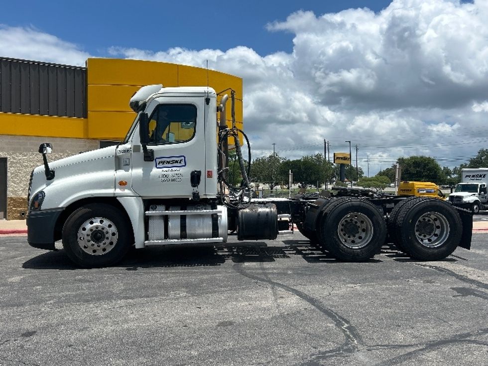 Day Cab Tractor-Heavy Duty Tractors-Freightliner-2020-Cascadia 12564ST-San Antonio-TX-385,833\n\t\tmiles-$ 51,000 - Image 4