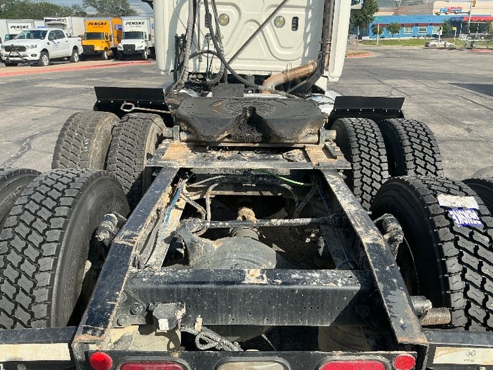 Day Cab Tractor-Heavy Duty Tractors-Freightliner-2020-Cascadia 12564ST-San Antonio-TX-385,833\n\t\tmiles-$ 51,000 - Image 6