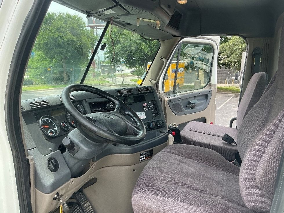 Day Cab Tractor-Heavy Duty Tractors-Freightliner-2020-Cascadia 12564ST-San Antonio-TX-385,833\n\t\tmiles-$ 51,000 - Image 9