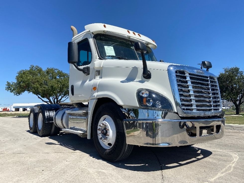 Day Cab Tractor-Heavy Duty Tractors-Freightliner-2020-Cascadia 12564ST-San Antonio-TX-386,300\n\t\tmiles-$ 45,000 - Image 1