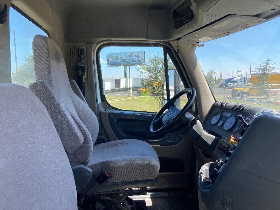 Day Cab Tractor-Heavy Duty Tractors-Freightliner-2020-Cascadia 12564ST-San Antonio-TX-386,300\n\t\tmiles-$ 45,000 - Image 14