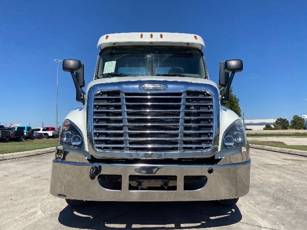 Day Cab Tractor-Heavy Duty Tractors-Freightliner-2020-Cascadia 12564ST-San Antonio-TX-386,300\n\t\tmiles-$ 45,000 - Image 2