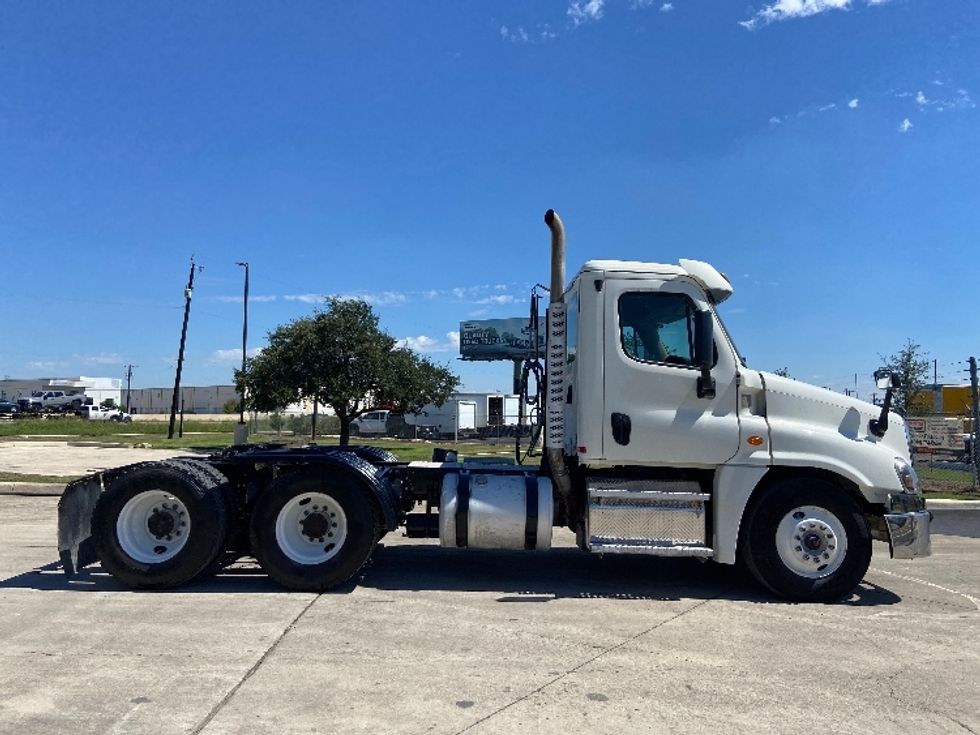 Day Cab Tractor-Heavy Duty Tractors-Freightliner-2020-Cascadia 12564ST-San Antonio-TX-386,300\n\t\tmiles-$ 45,000 - Image 8