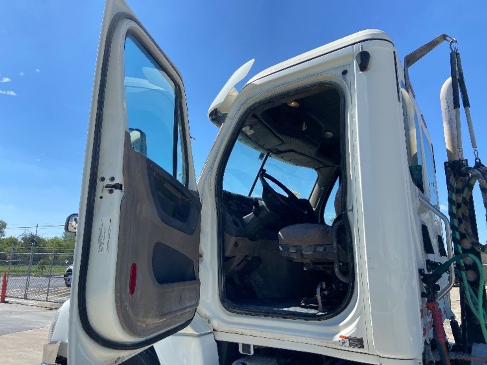 Day Cab Tractor-Heavy Duty Tractors-Freightliner-2020-Cascadia 12564ST-San Antonio-TX-386,300\n\t\tmiles-$ 45,000 - Image 9