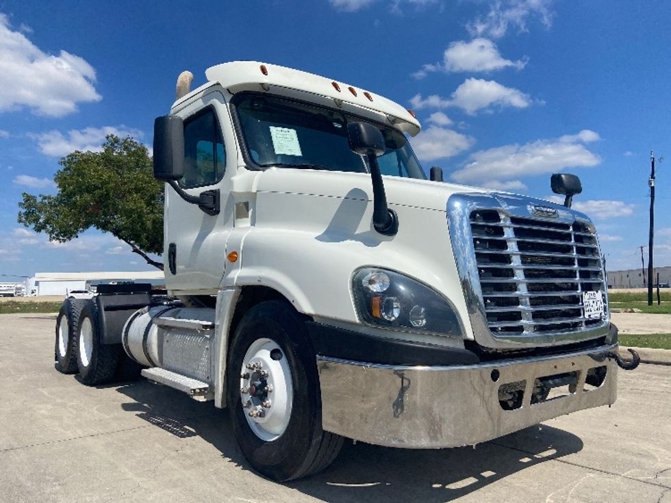 Day Cab Tractor-Heavy Duty Tractors-Freightliner-2020-Cascadia 12564ST-San Antonio-TX-413,867\n\t\tmiles-$ 43,500 - Image 1