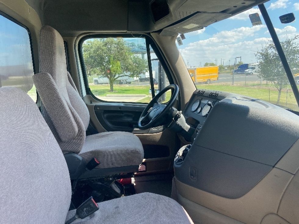 Day Cab Tractor-Heavy Duty Tractors-Freightliner-2020-Cascadia 12564ST-San Antonio-TX-413,867\n\t\tmiles-$ 43,500 - Image 14