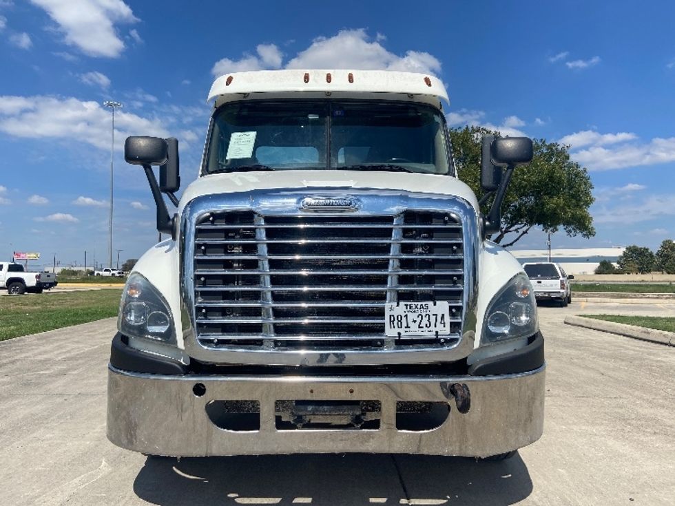 Day Cab Tractor-Heavy Duty Tractors-Freightliner-2020-Cascadia 12564ST-San Antonio-TX-413,867\n\t\tmiles-$ 43,500 - Image 2