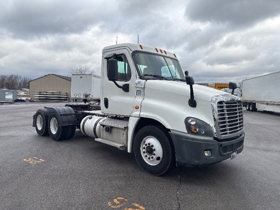 Day Cab Tractor-Heavy Duty Tractors-Freightliner-2020-Cascadia 12564ST-South Bend-IN-668,020\n\t\tmiles-$ 30,250 - Image 1