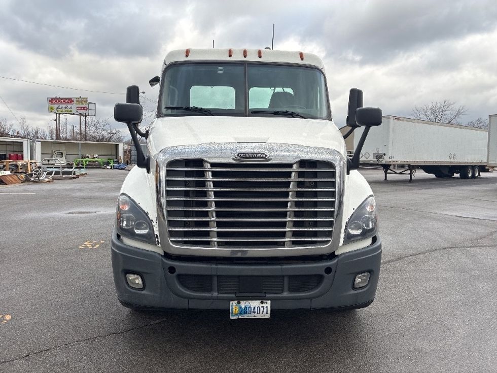 Day Cab Tractor-Heavy Duty Tractors-Freightliner-2020-Cascadia 12564ST-South Bend-IN-668,020\n\t\tmiles-$ 30,250 - Image 2